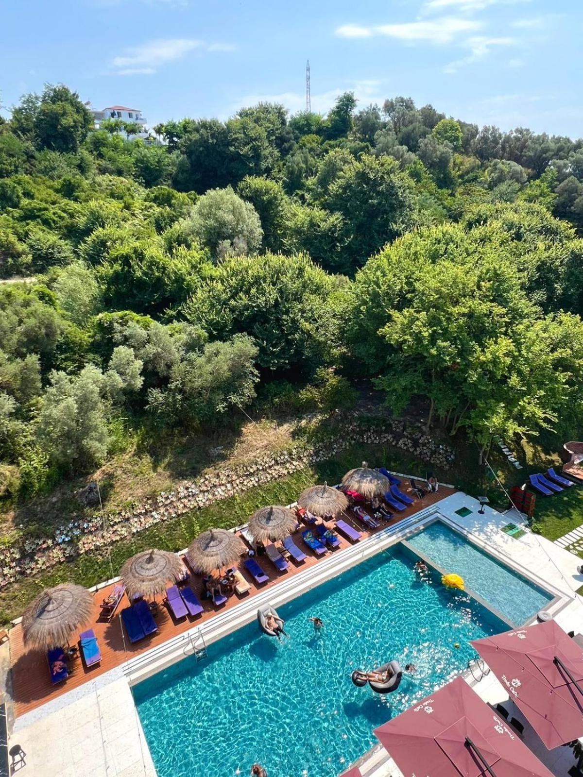 Olivia'S Hill Resort Kryemedhej Exterior photo